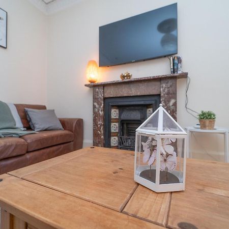 Large City Corner Apartment Edimburgo Esterno foto
