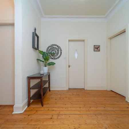 Large City Corner Apartment Edimburgo Esterno foto