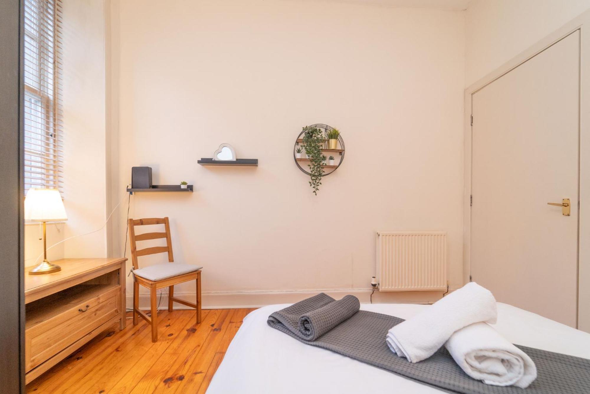 Large City Corner Apartment Edimburgo Esterno foto