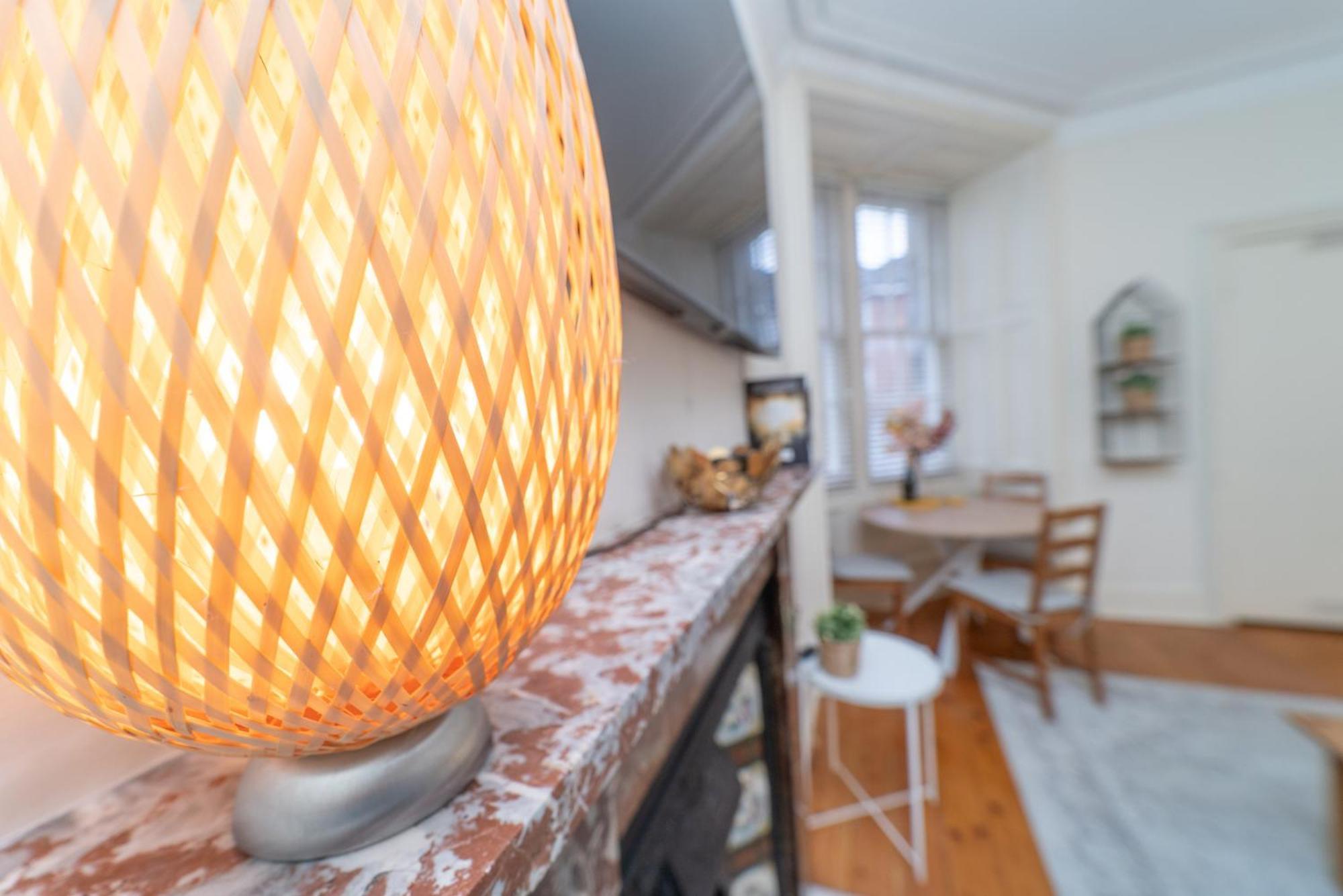 Large City Corner Apartment Edimburgo Esterno foto