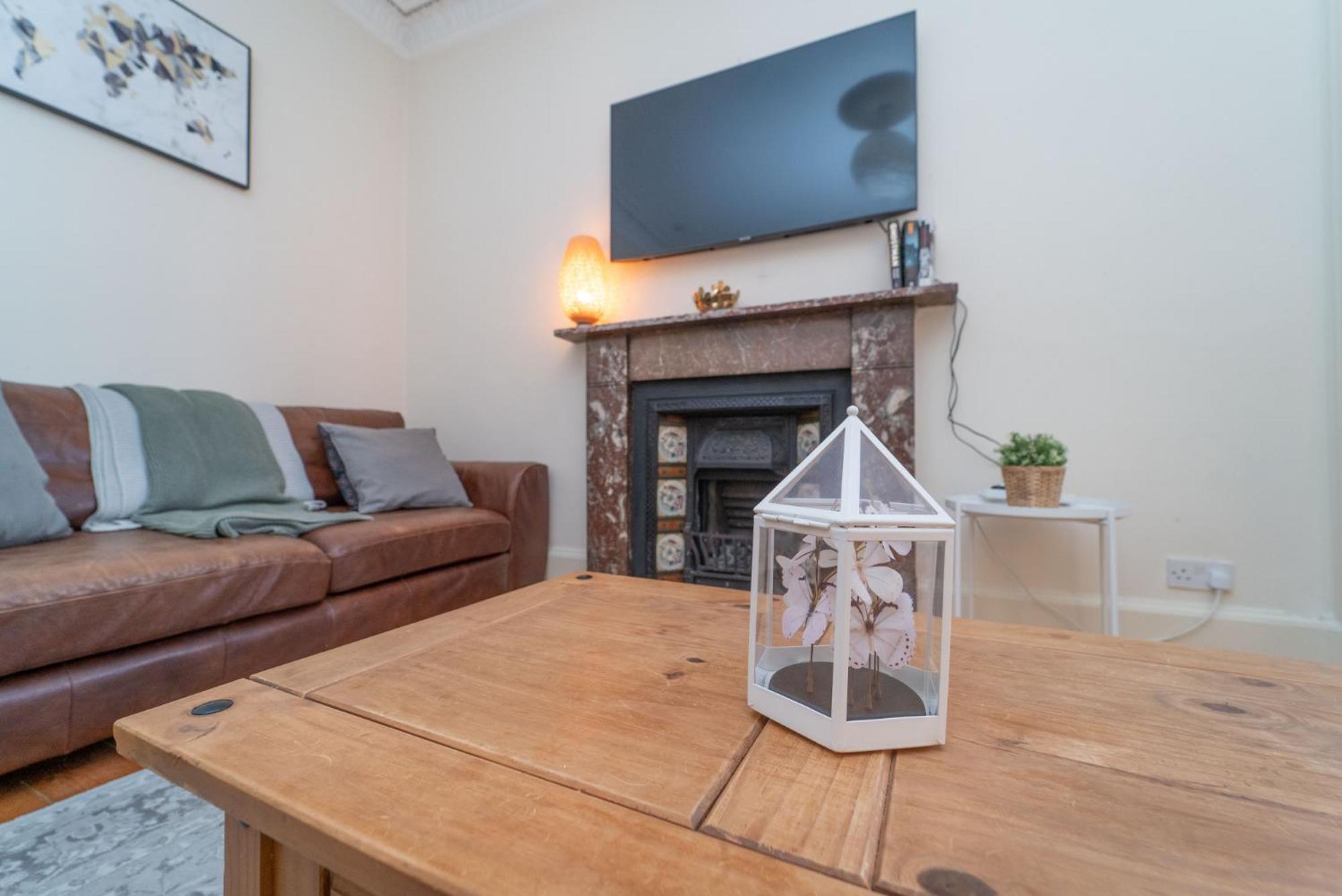 Large City Corner Apartment Edimburgo Esterno foto