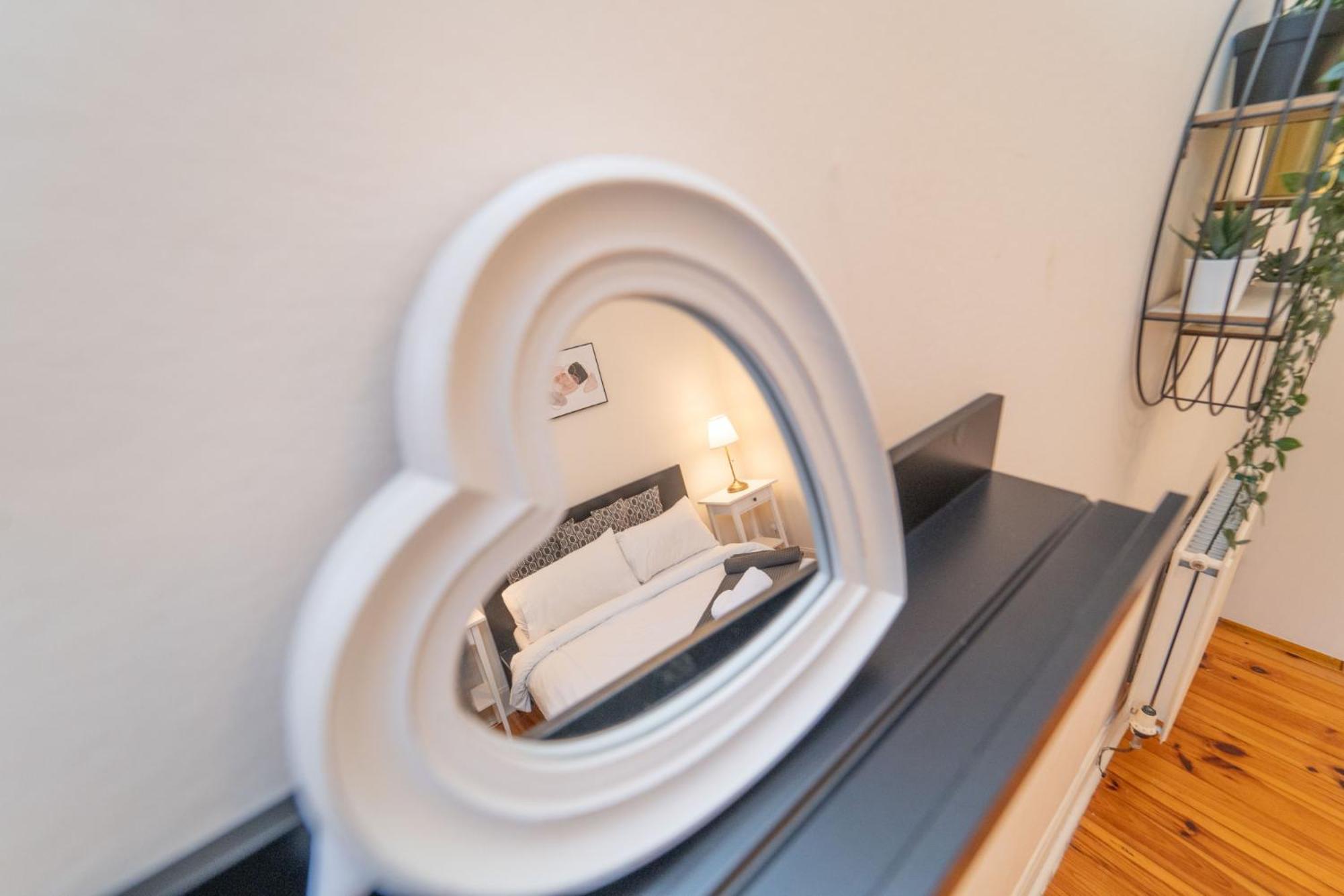 Large City Corner Apartment Edimburgo Esterno foto