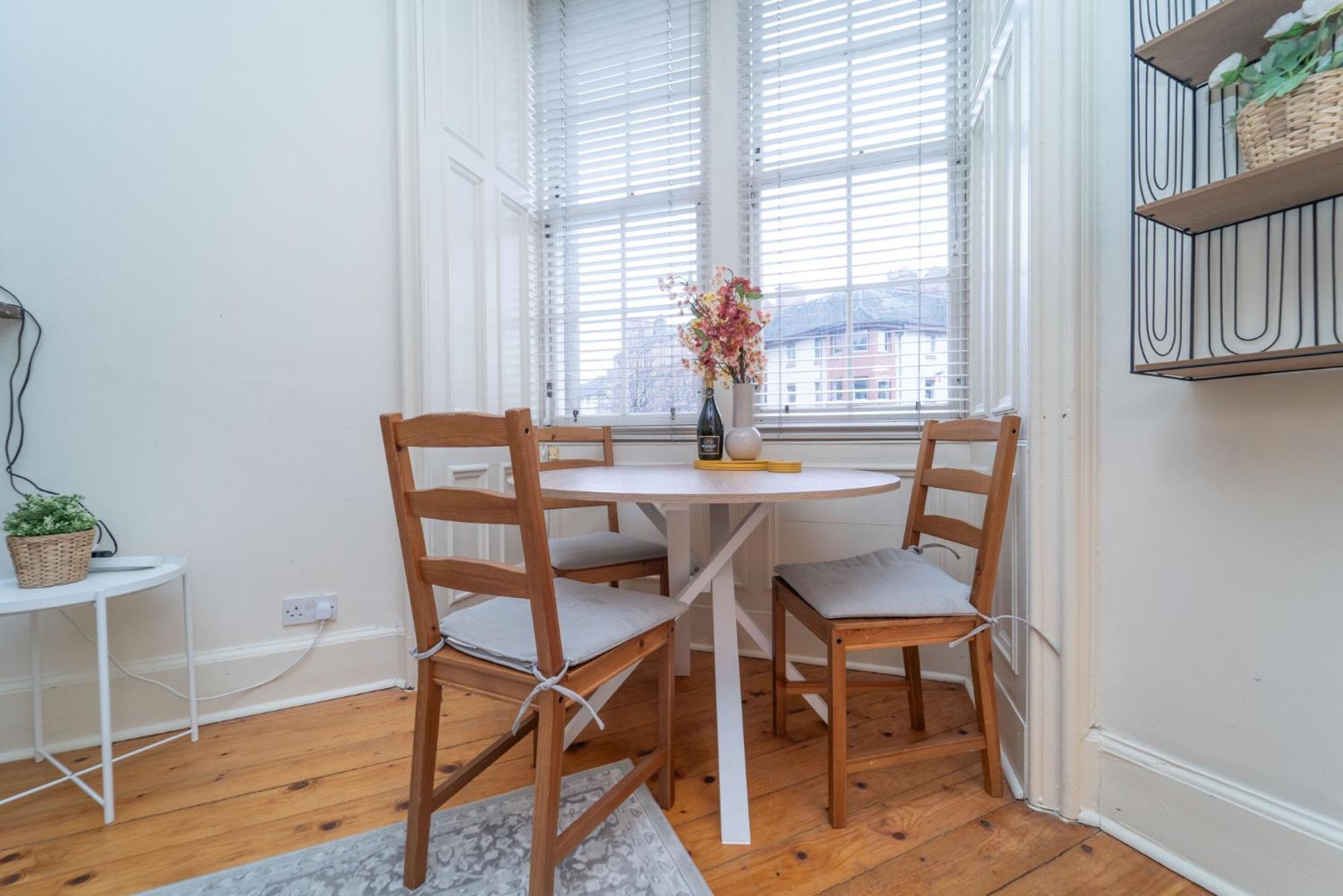 Large City Corner Apartment Edimburgo Esterno foto