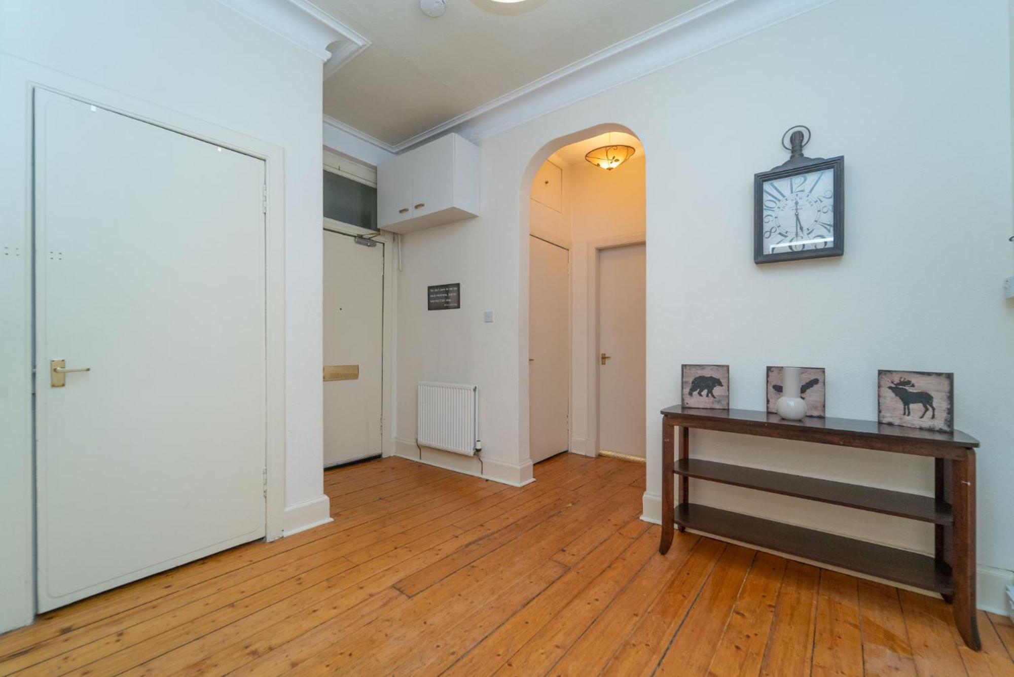 Large City Corner Apartment Edimburgo Esterno foto